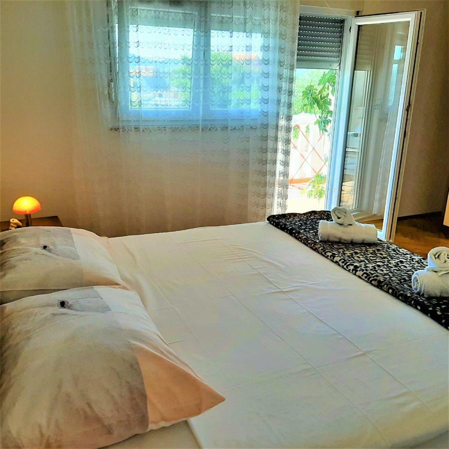 Apartments"Nika" With Private Pool Galovac  Exterior foto